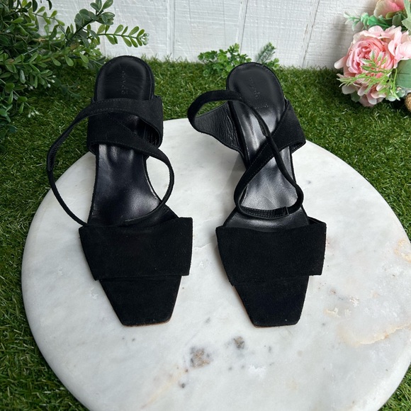 AEYDE Gabriella Sandals In Black
$310.00* • Out of stock • Brand: AEYDE - Picture 14 of 16